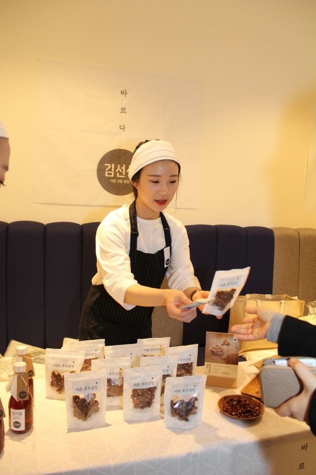 바르다 김선생 바자회 참여모습.jpg