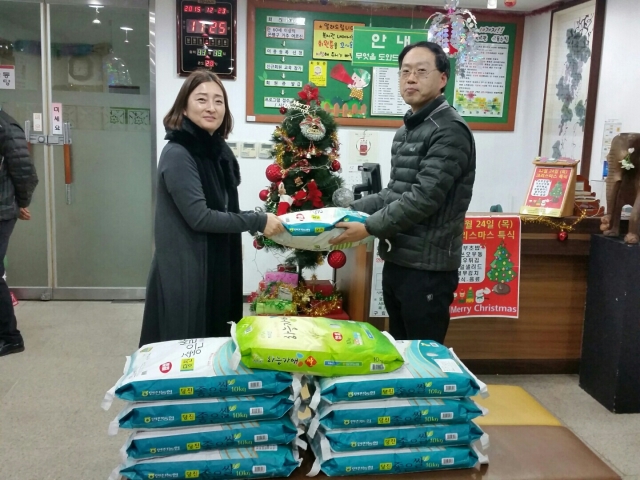이웃돕기_쌀_전달.jpg