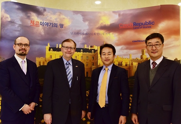 [하나투어]하나투어 김진국사장 02.jpg