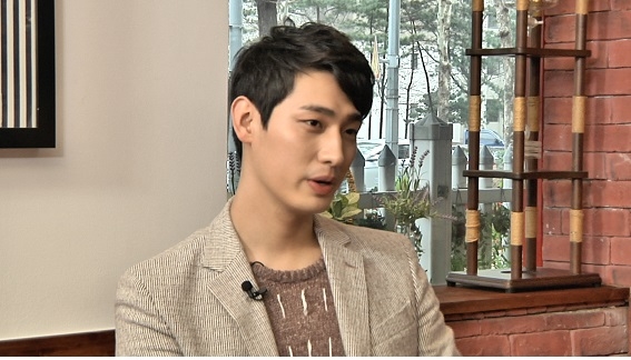 Showbiz Korea-윤박 02.jpg